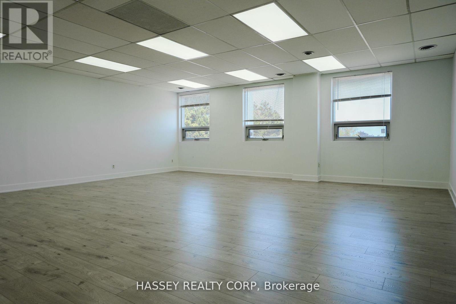 C - 110 Little Avenue, Barrie (Allandale Heights), Ontario  L4N 4K8 - Photo 3 - S12642602