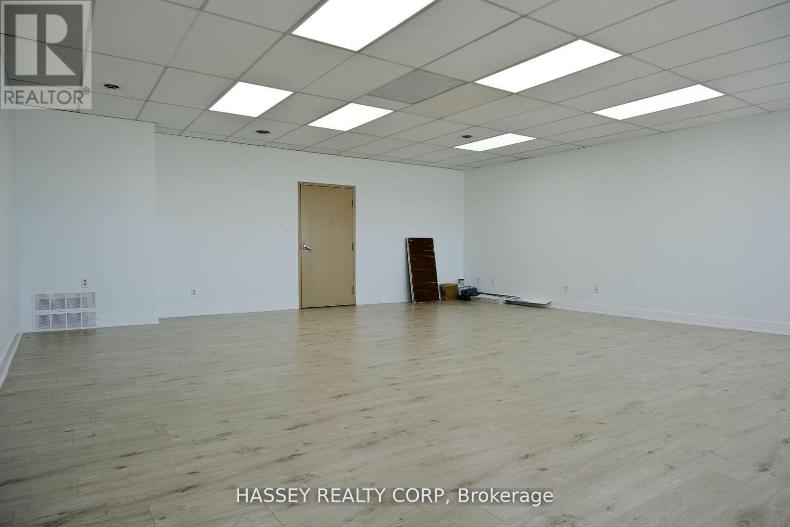 C - 110 Little Avenue, Barrie (Allandale Heights), Ontario  L4N 4K8 - Photo 4 - S12642602