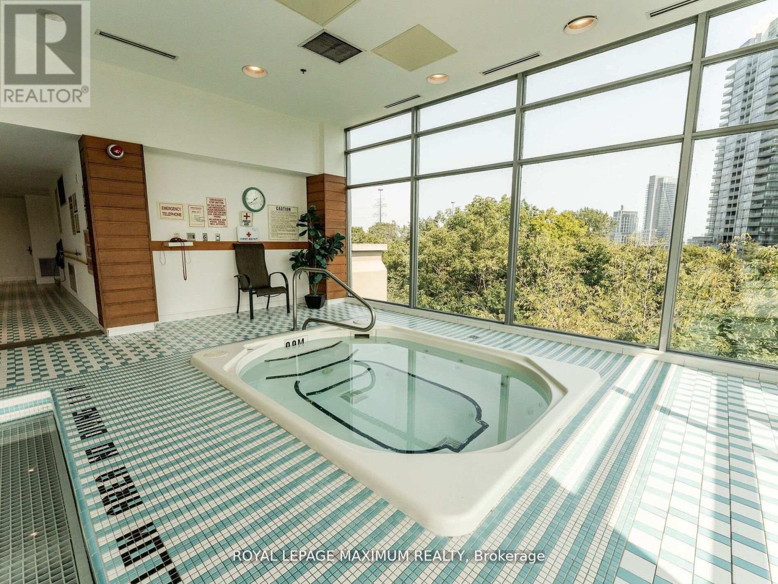 1013 - 155 Legion Road N, Toronto, Ontario  M8Y 0A7 - Photo 32 - W12642550