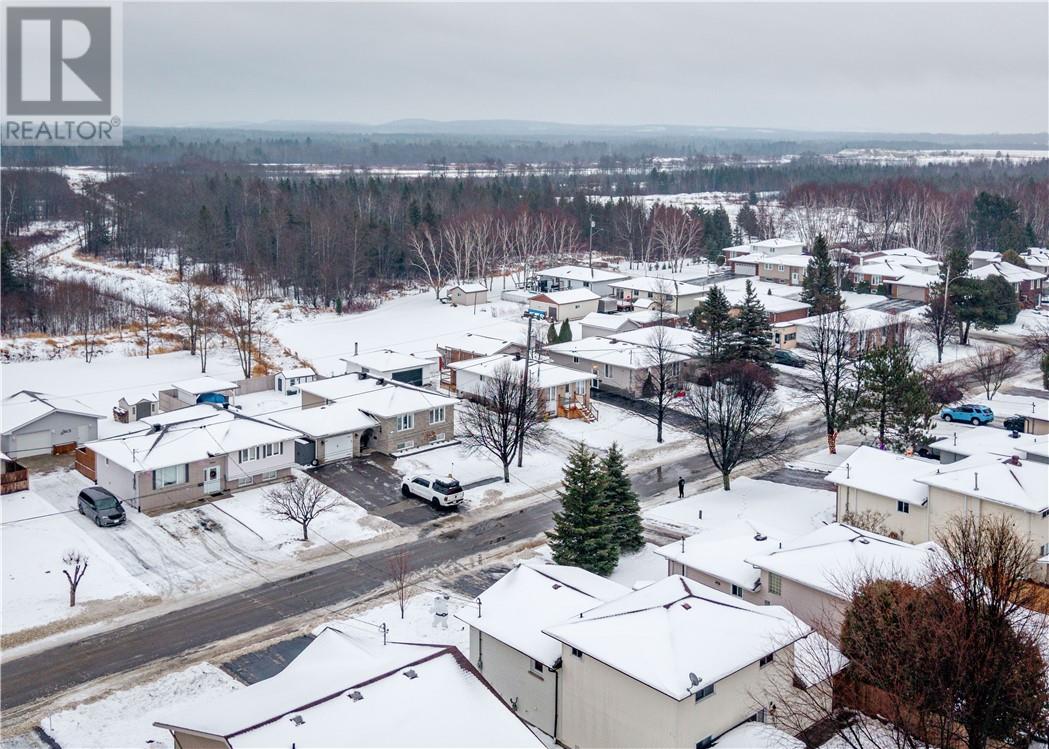 3930 Macmillan Drive, Val Caron, Ontario  P3N 1H9 - Photo 28 - 2125940