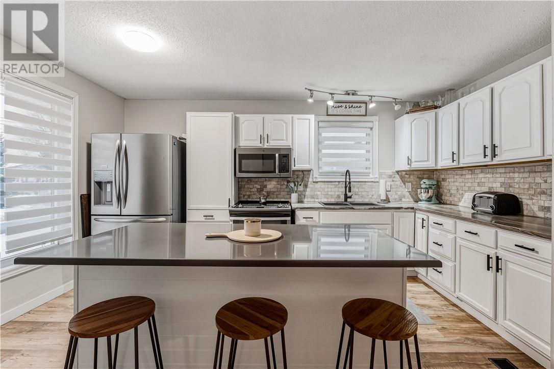 3930 Macmillan Drive, Val Caron, Ontario  P3N 1H9 - Photo 3 - 2125940