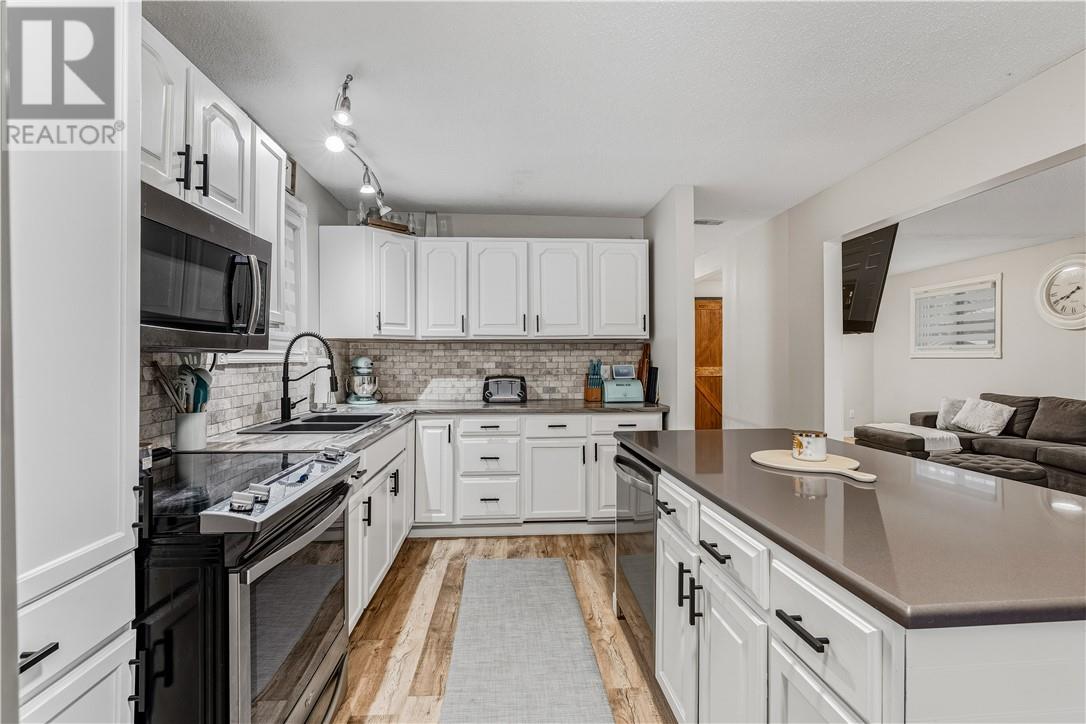 3930 Macmillan Drive, Val Caron, Ontario  P3N 1H9 - Photo 5 - 2125940