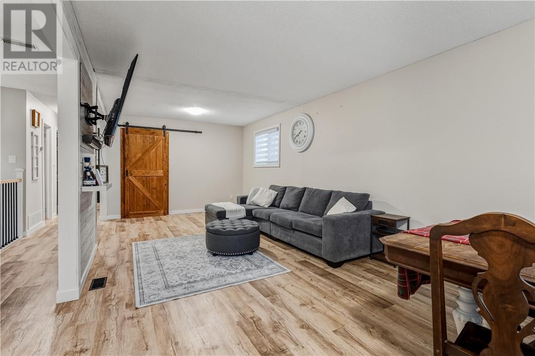 3930 Macmillan Drive, Val Caron, Ontario  P3N 1H9 - Photo 8 - 2125940