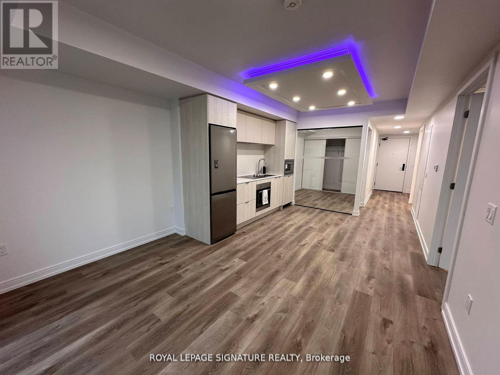 1313 - 1 Jarvis Street, Hamilton, Ontario  L8R 0A8 - Photo 2 - X12642484