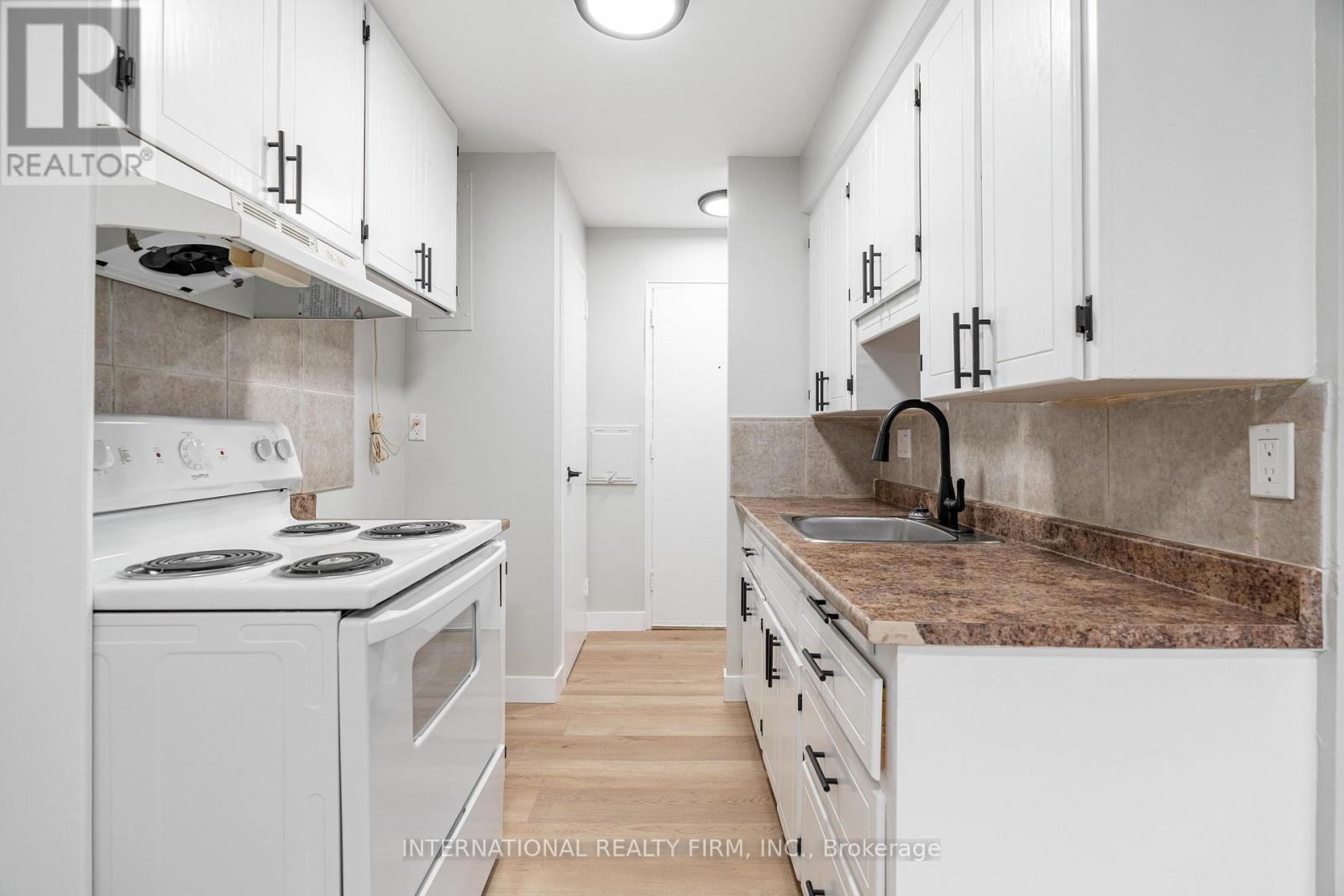 8 - 24 Brookside Street, London South, Ontario  N5Z 3J3 - Photo 2 - X12642558