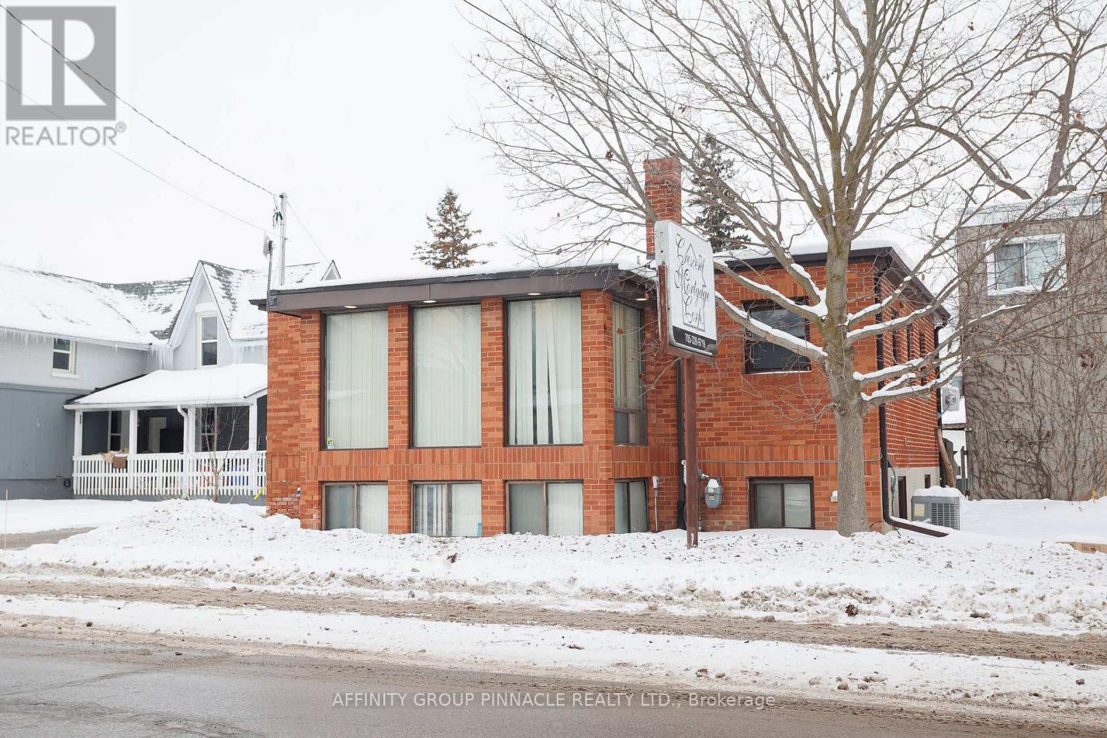 47 Lindsay Street S, Kawartha Lakes, Ontario  K9V 2M1 - Photo 2 - X12642682