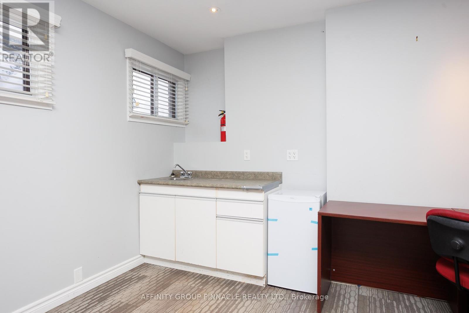 47 Lindsay Street S, Kawartha Lakes, Ontario  K9V 2M1 - Photo 31 - X12642682