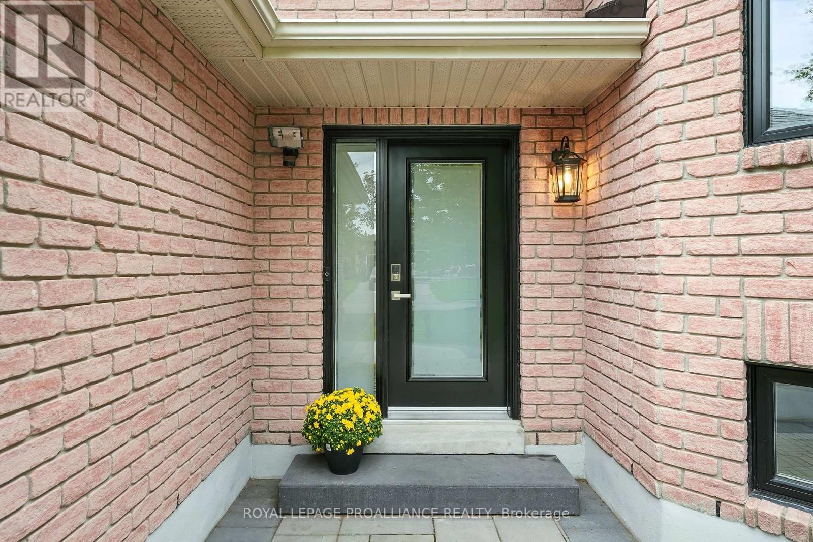 437 Duffy Street, Cobourg, Ontario  K9A 5M8 - Photo 3 - X12642698