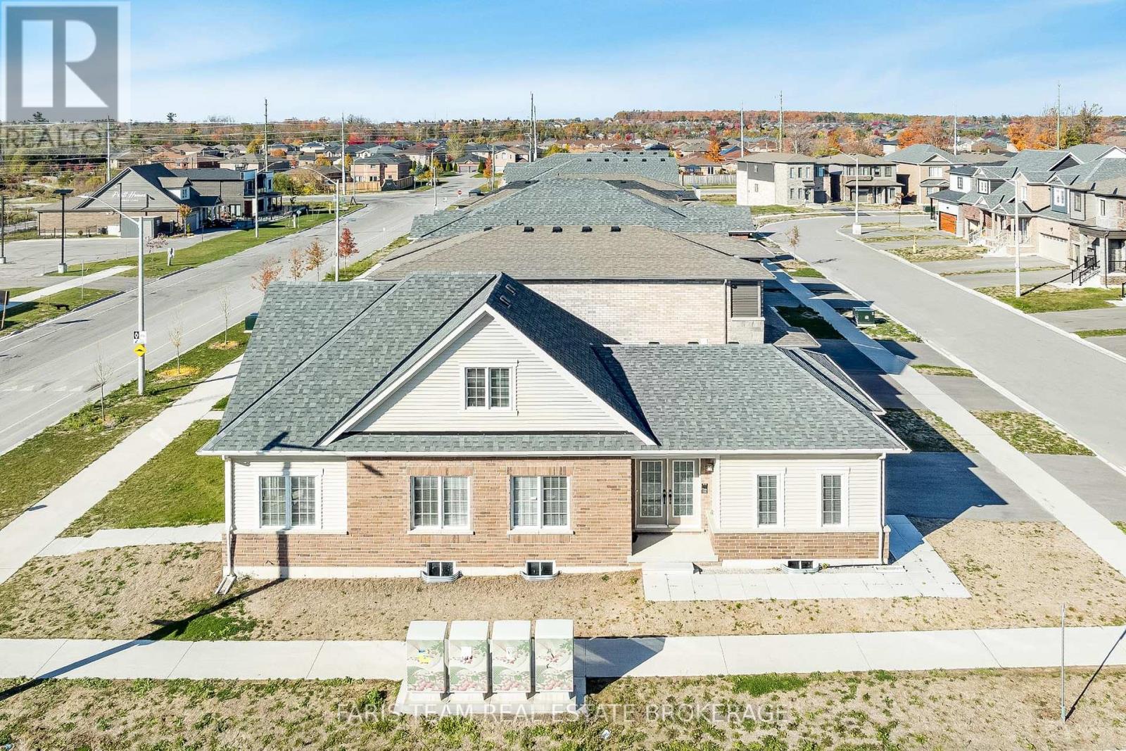 1 Harvest Crescent, Barrie, Ontario  L9J 0T3 - Photo 3 - S12489698