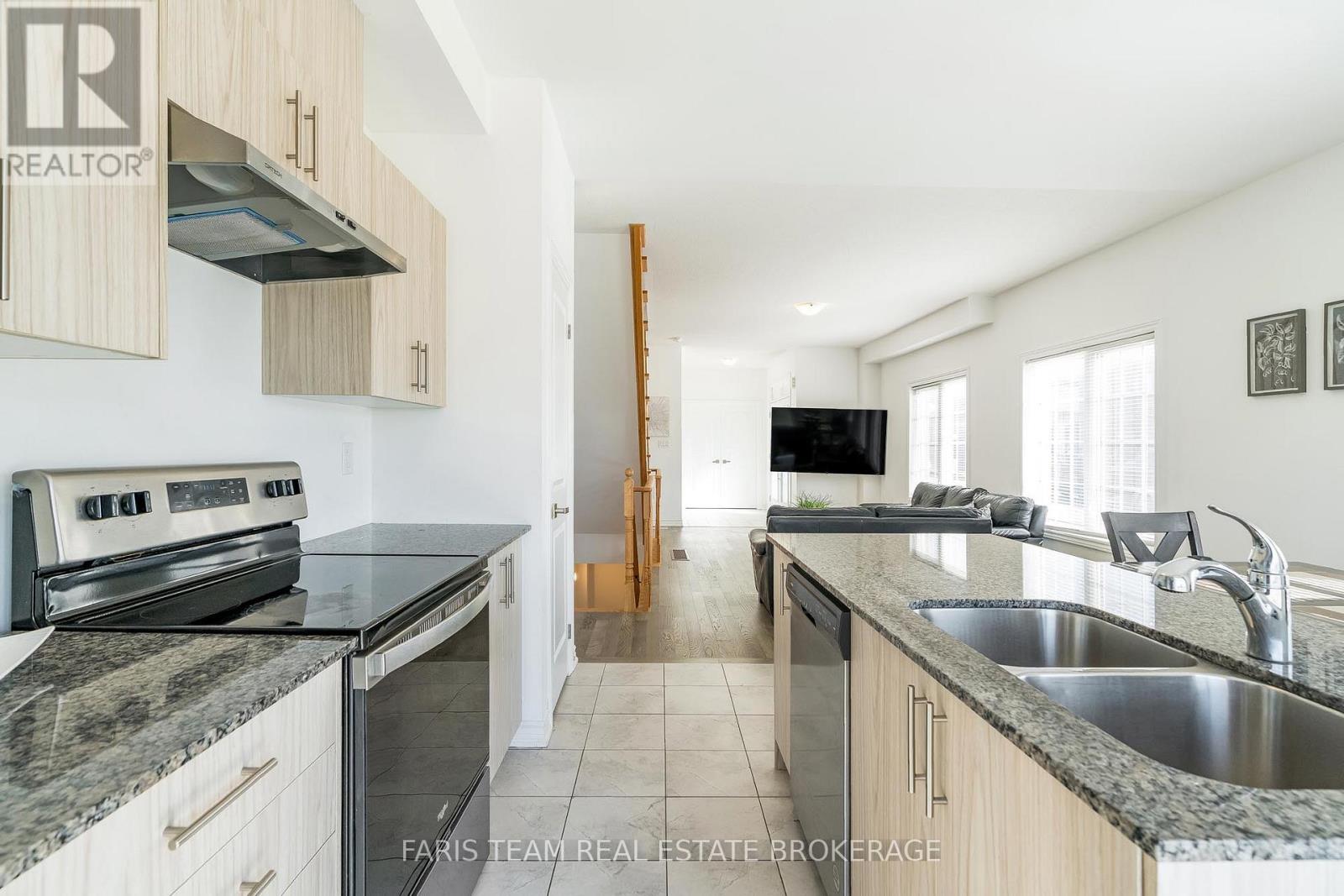 1 Harvest Crescent, Barrie, Ontario  L9J 0T3 - Photo 8 - S12489698