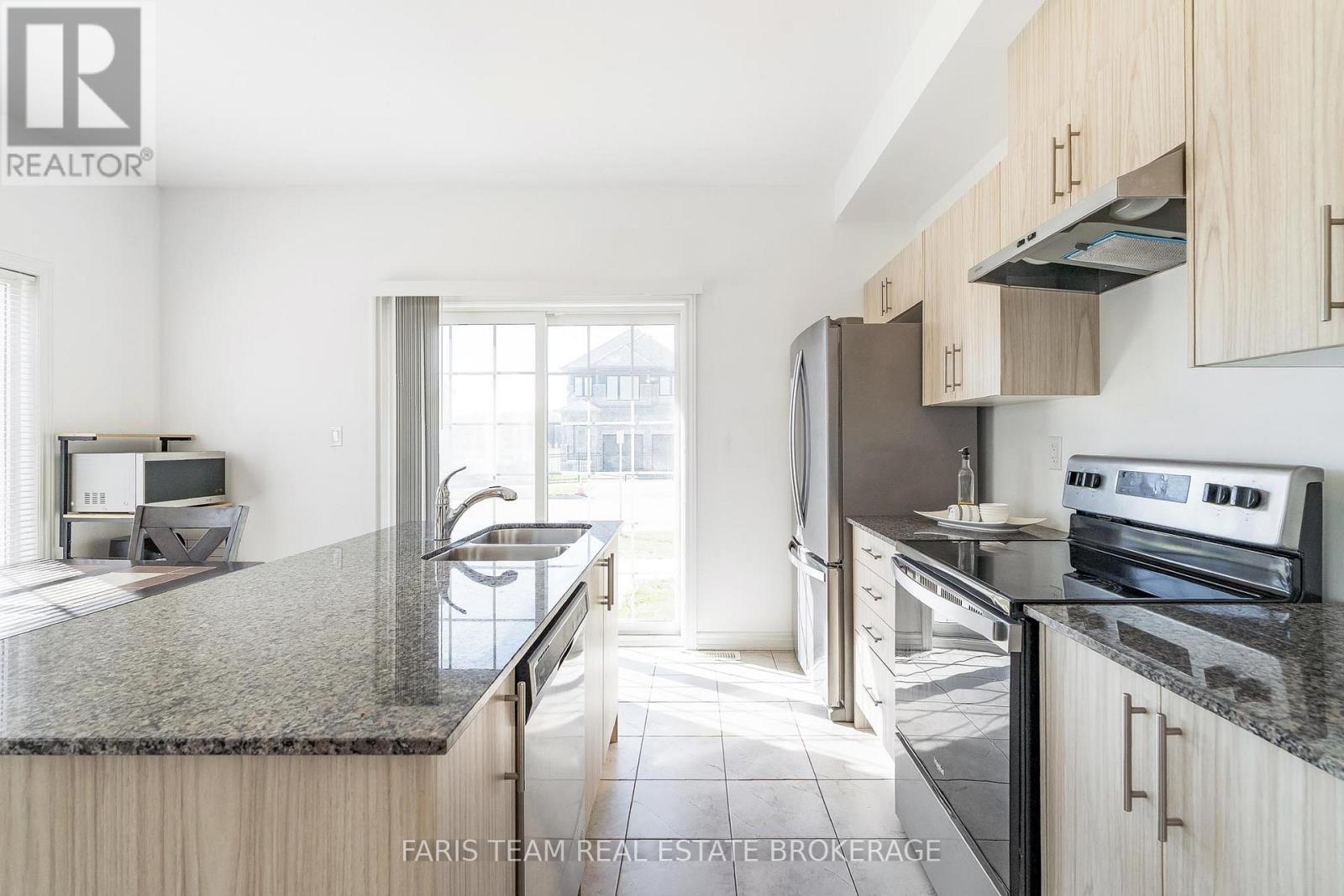 1 Harvest Crescent, Barrie, Ontario  L9J 0T3 - Photo 7 - S12489698