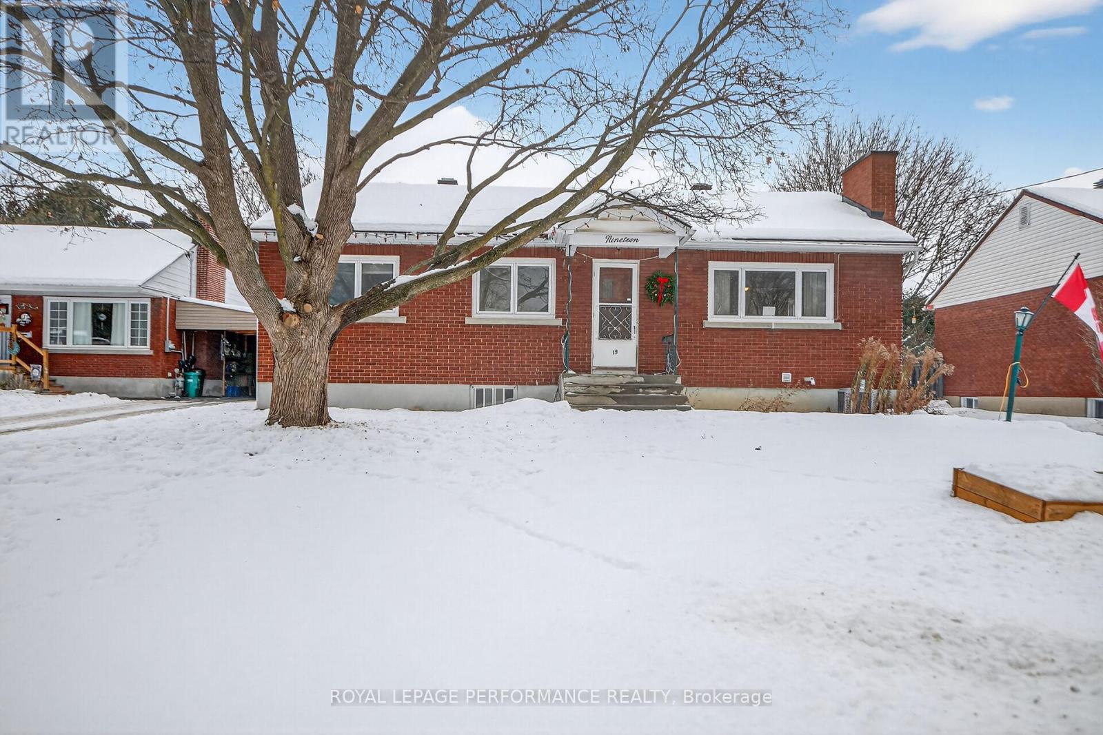 19 Mowat Street, Ottawa, Ontario  K1J 6R1 - Photo 3 - X12642668