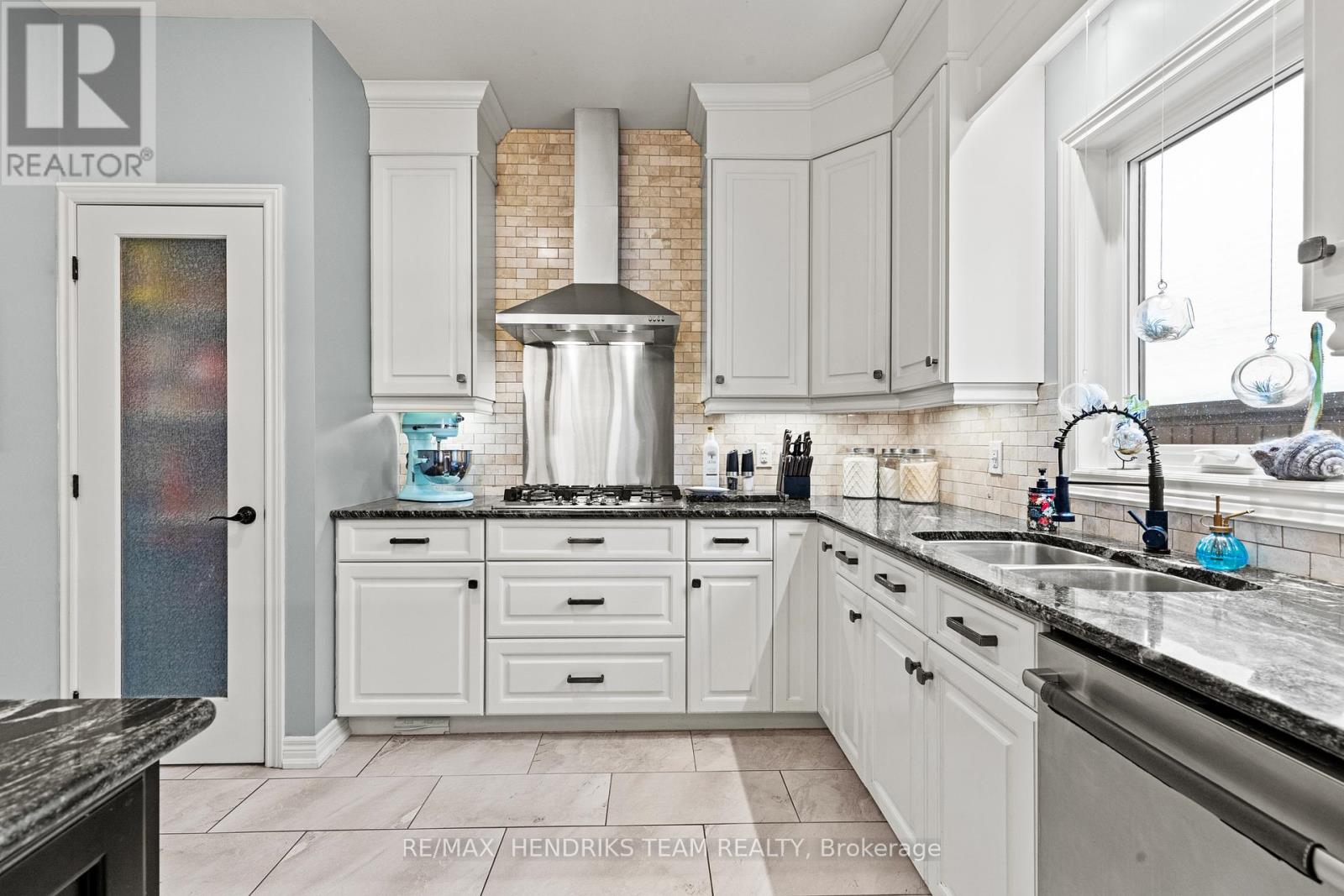 379 Michael Drive, Welland, Ontario  L3C 0A5 - Photo 14 - X12642632