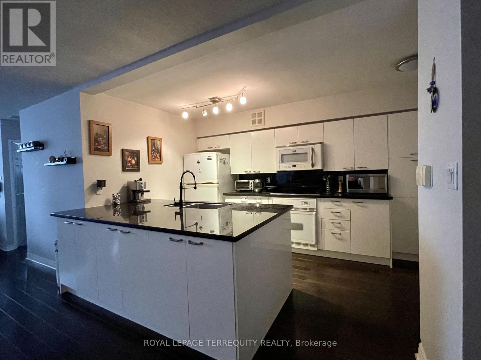 1009 - 30 GREENFIELD AVENUE, Toronto, Ontario