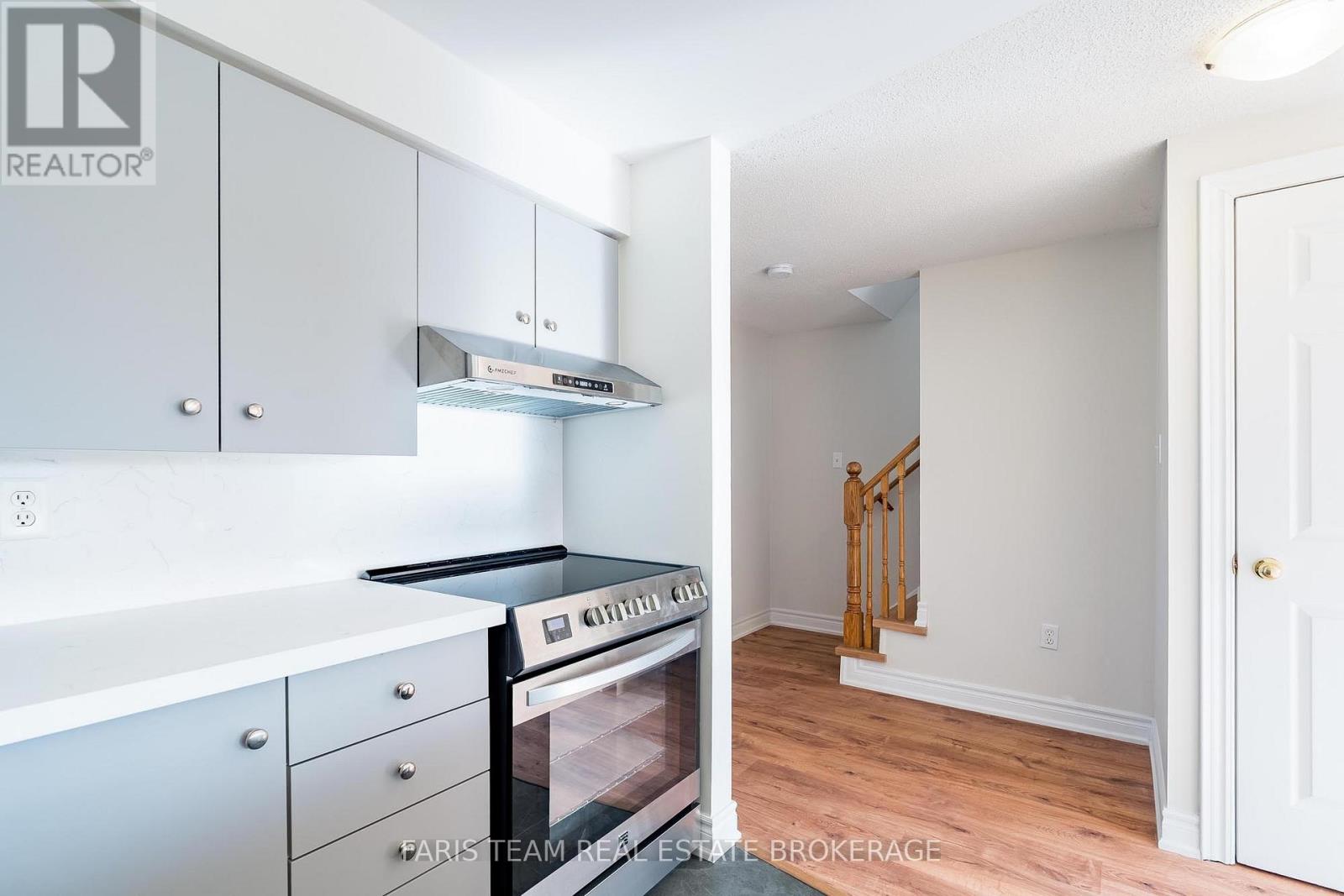 197 Dunsmore Lane, Barrie, Ontario  L4M 6Z8 - Photo 6 - S12577696