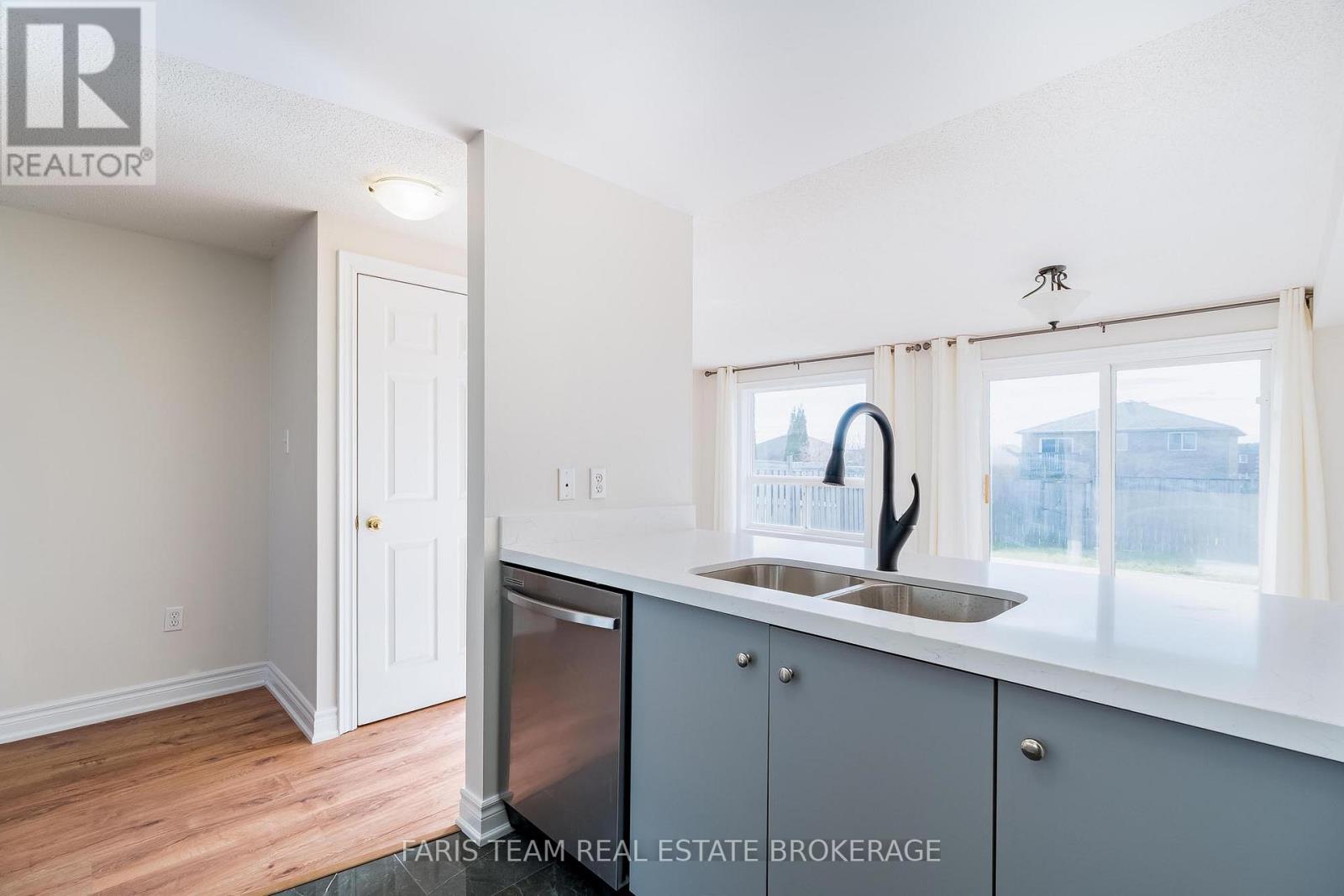 197 Dunsmore Lane, Barrie, Ontario  L4M 6Z8 - Photo 7 - S12577696