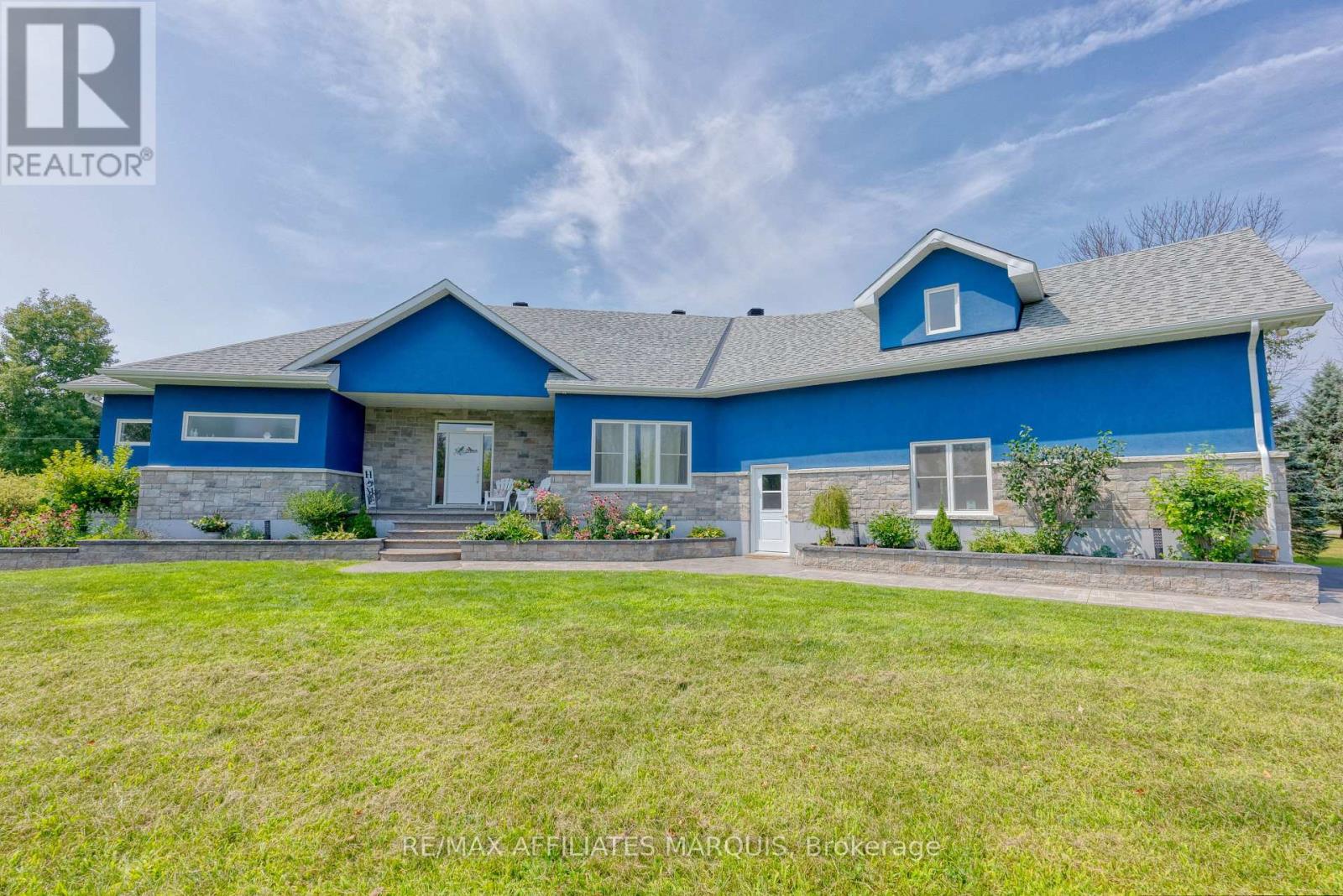 23 Tudor Circle, Rideau Lakes, Ontario  K0G 1L0 - Photo 2 - X12474552