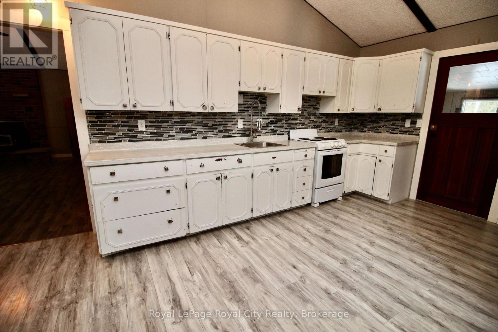 4616 6 Highway, Northern Bruce Peninsula, Ontario  N0H 1Z0 - Photo 6 - X12642652