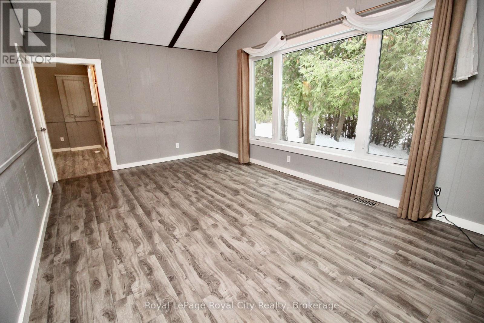 4616 6 Highway, Northern Bruce Peninsula, Ontario  N0H 1Z0 - Photo 9 - X12642652