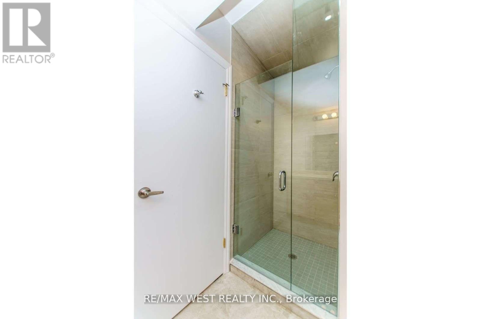 2nd Flr - 13 Grange Avenue, Toronto, Ontario  M5T 1C6 - Photo 9 - C12642622