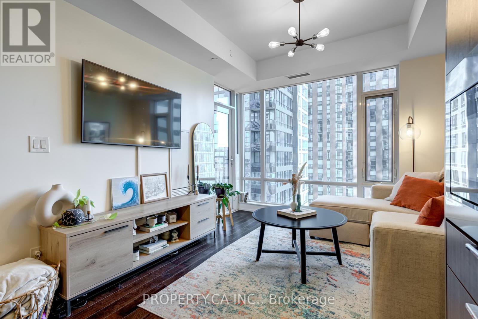 1908 - 21 Widmer Street, Toronto, Ontario  M5V 0B8 - Photo 6 - C12642626