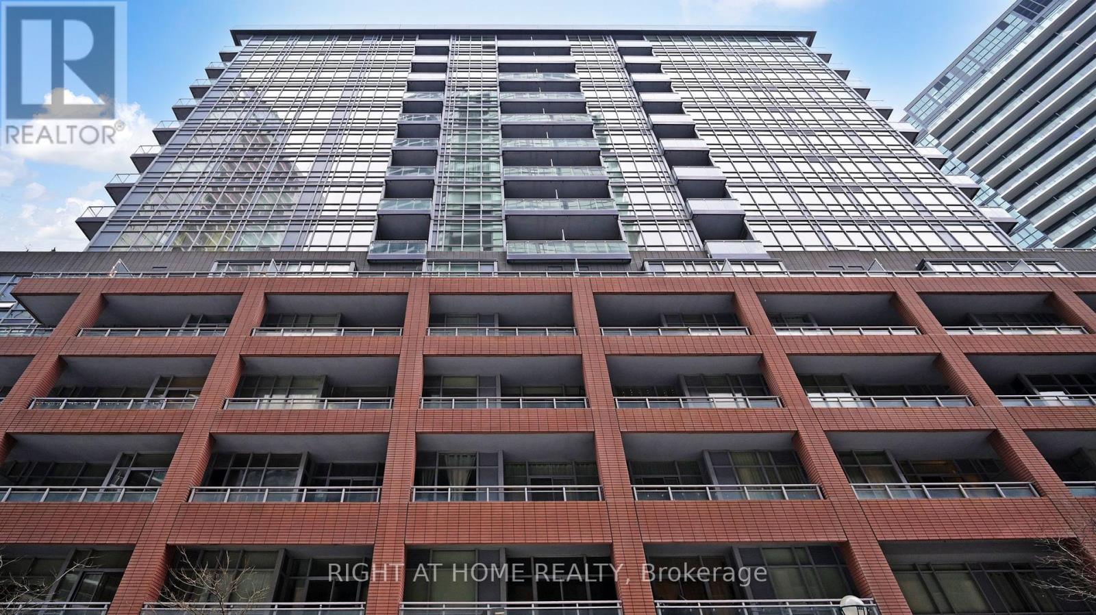 TH106 - 15 BRUYERES MEWS, Toronto, Ontario