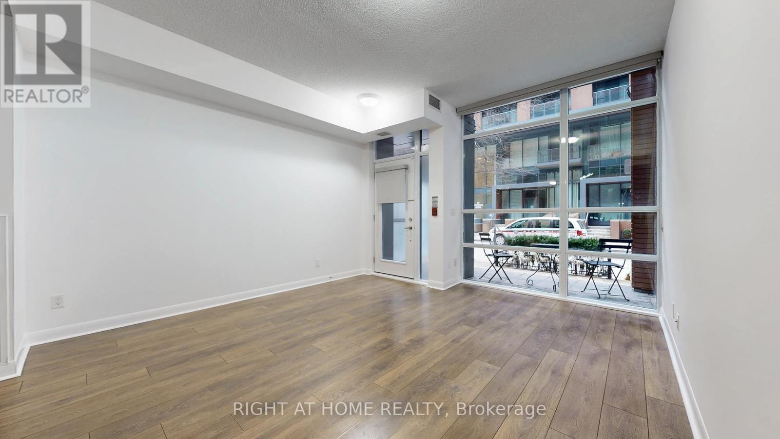 Th106 - 15 Bruyeres Mews, Toronto, Ontario  M5V 0A7 - Photo 12 - C12642638