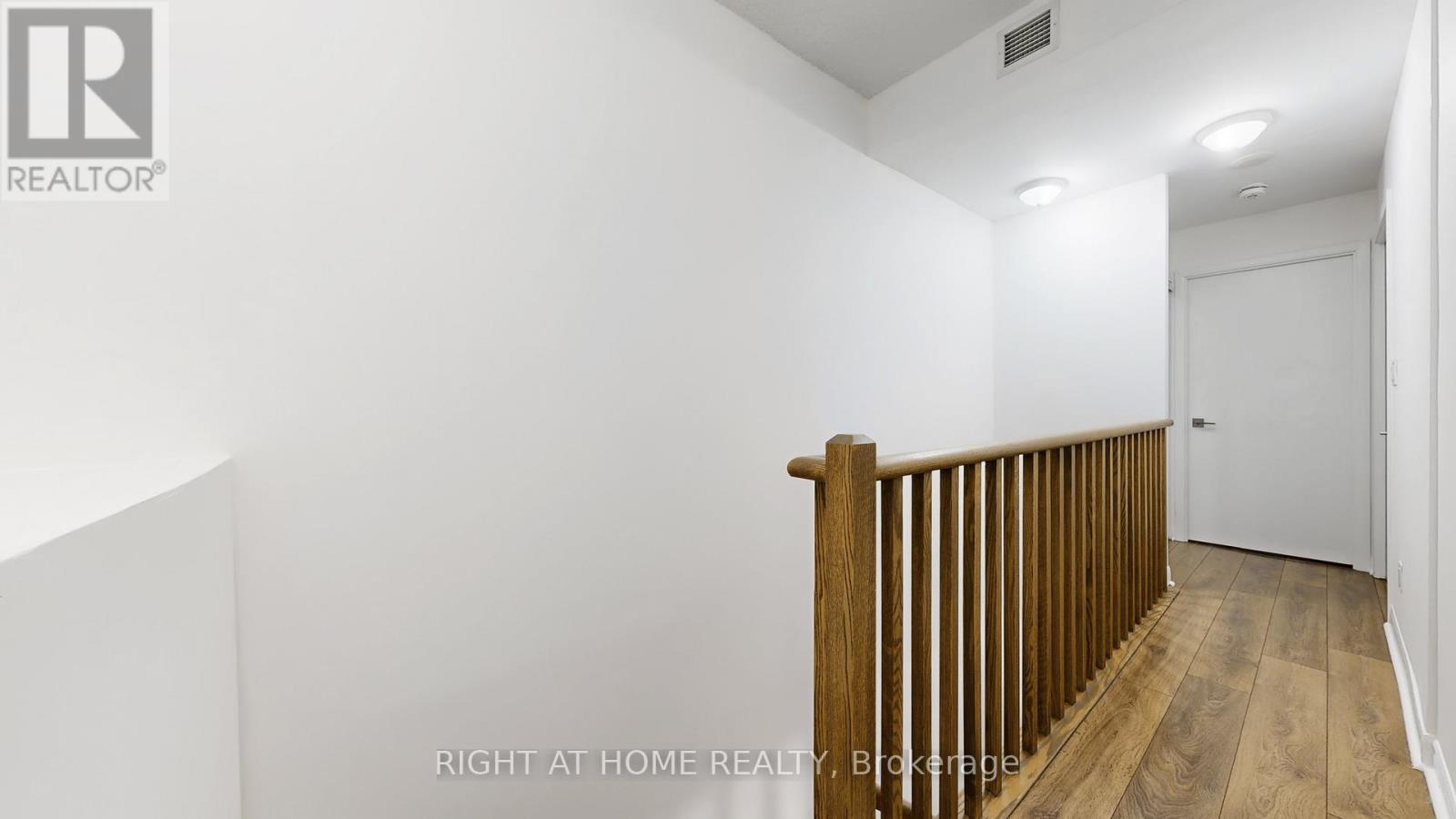 Th106 - 15 Bruyeres Mews, Toronto, Ontario  M5V 0A7 - Photo 18 - C12642638