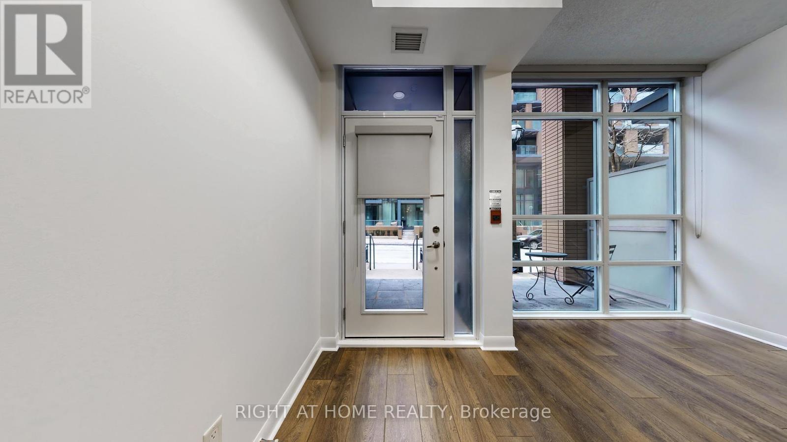 Th106 - 15 Bruyeres Mews, Toronto, Ontario  M5V 0A7 - Photo 27 - C12642638