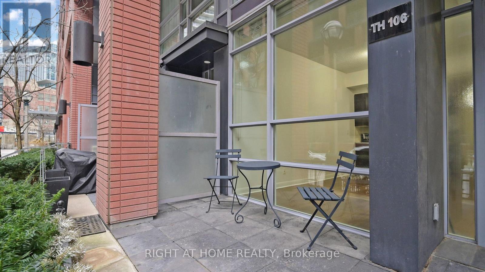 Th106 - 15 Bruyeres Mews, Toronto, Ontario  M5V 0A7 - Photo 30 - C12642638