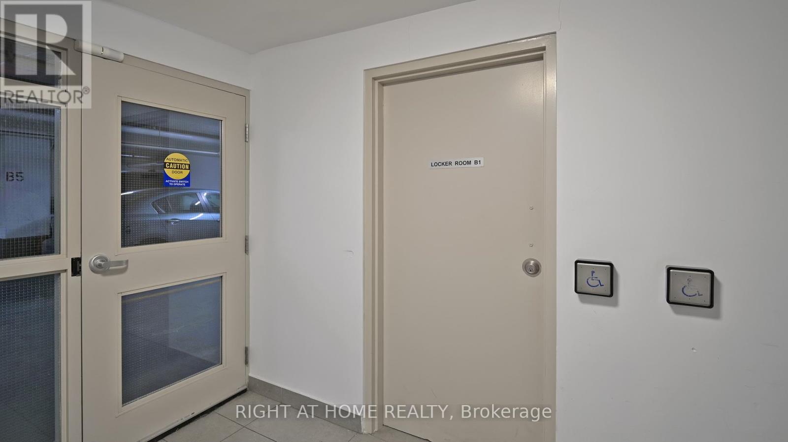 Th106 - 15 Bruyeres Mews, Toronto, Ontario  M5V 0A7 - Photo 32 - C12642638