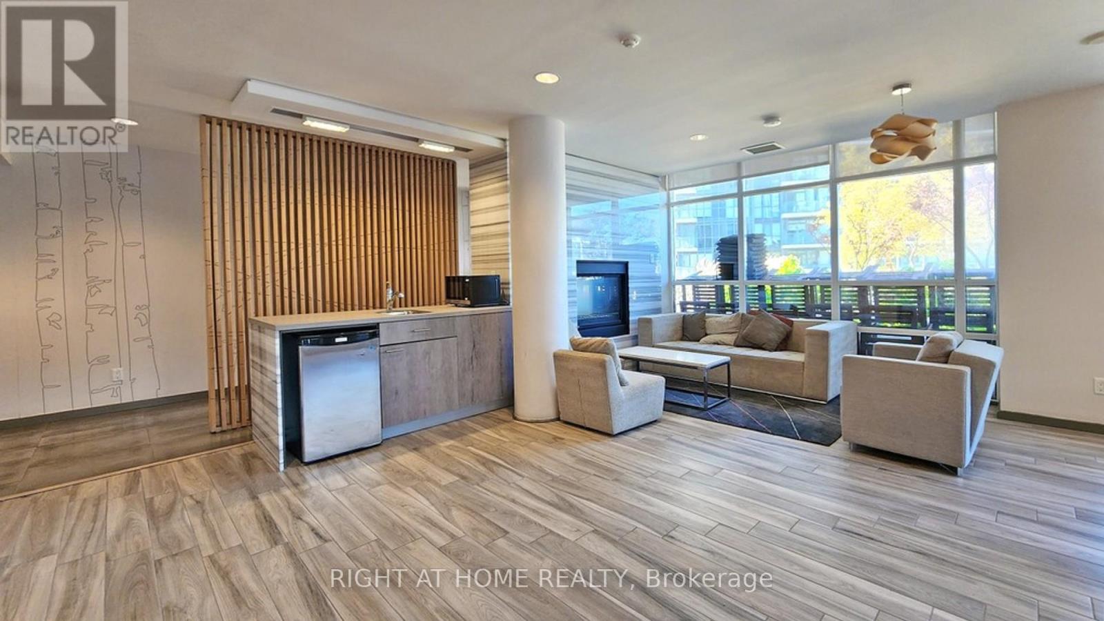 Th106 - 15 Bruyeres Mews, Toronto, Ontario  M5V 0A7 - Photo 36 - C12642638