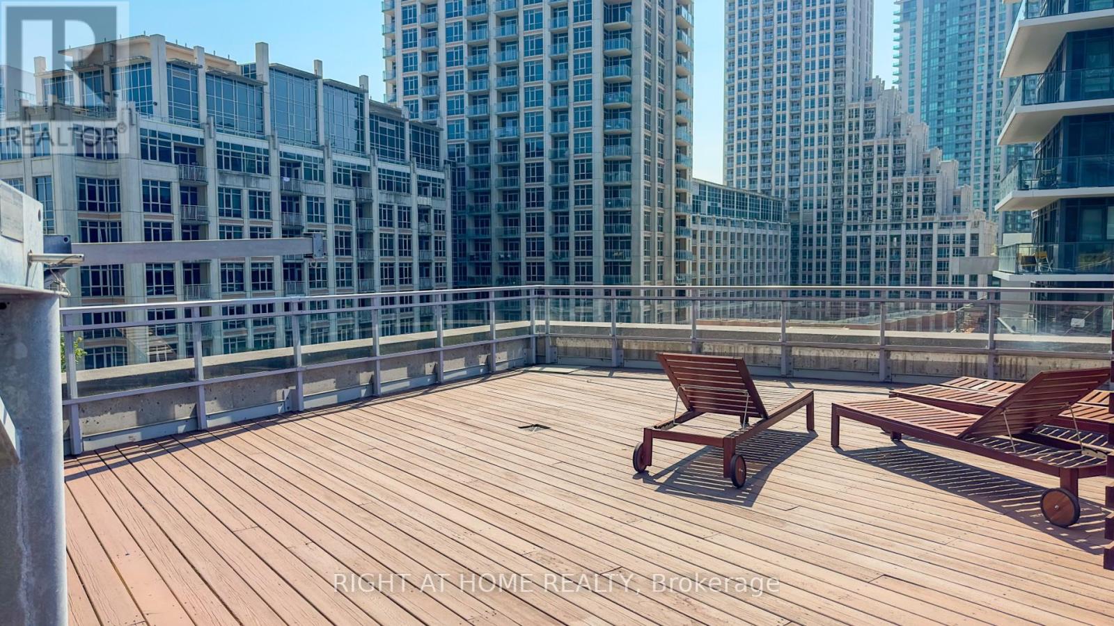 Th106 - 15 Bruyeres Mews, Toronto, Ontario  M5V 0A7 - Photo 45 - C12642638