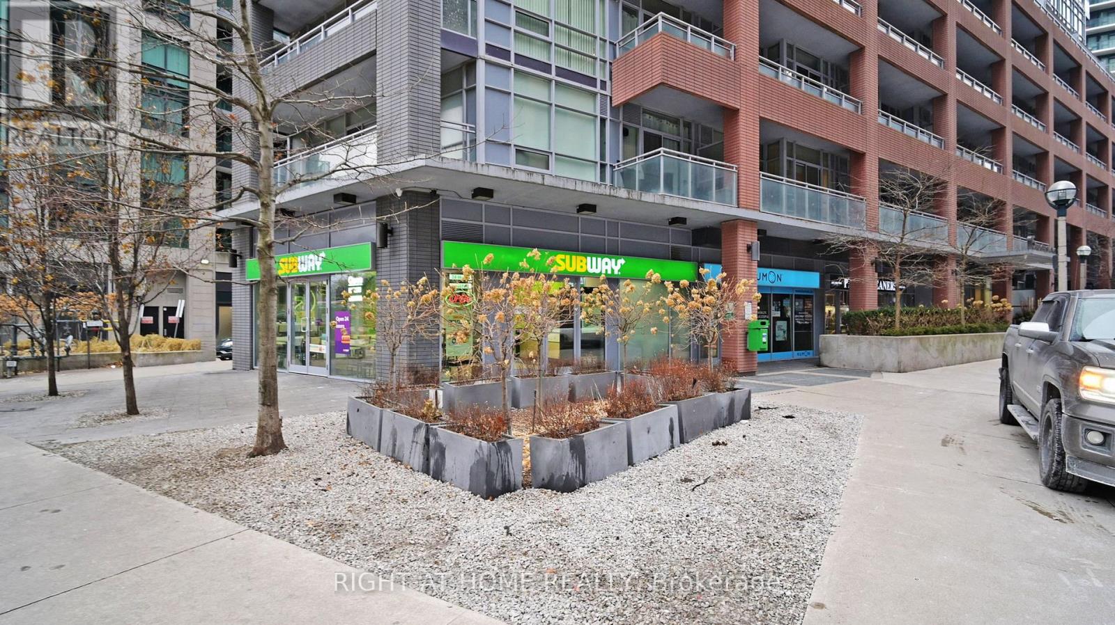 Th106 - 15 Bruyeres Mews, Toronto, Ontario  M5V 0A7 - Photo 46 - C12642638