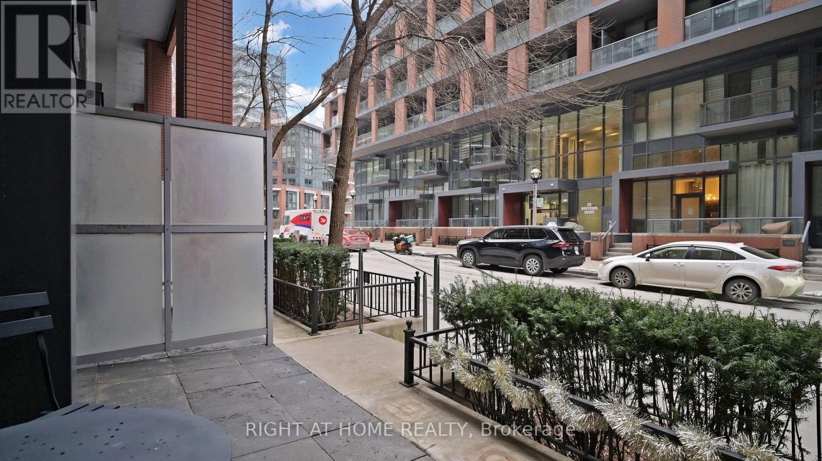 Th106 - 15 Bruyeres Mews, Toronto, Ontario  M5V 0A7 - Photo 47 - C12642638