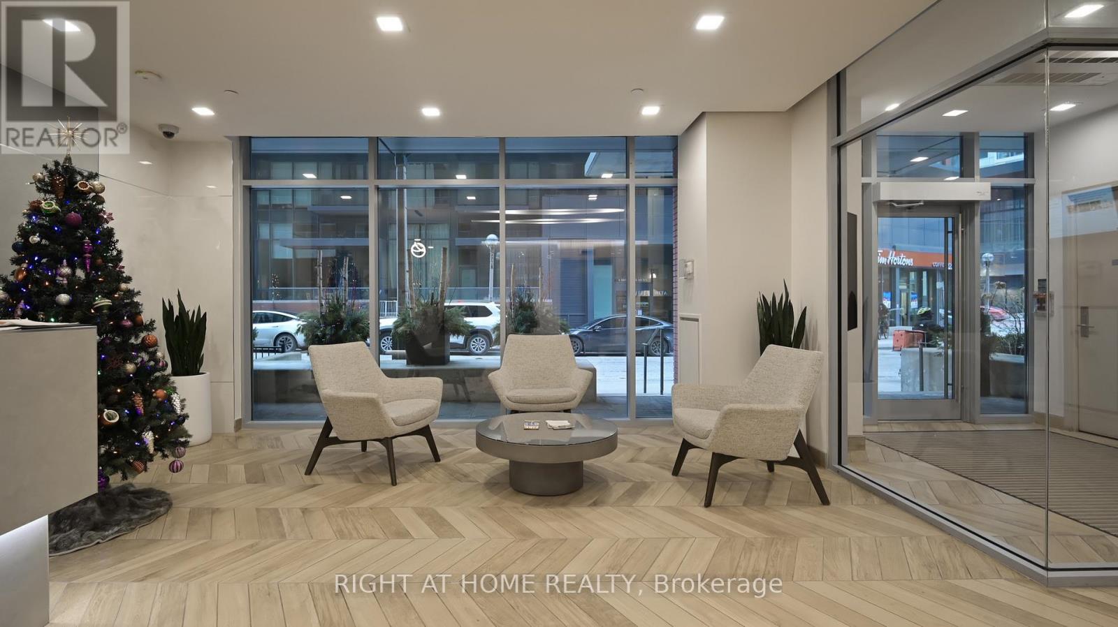 Th106 - 15 Bruyeres Mews, Toronto, Ontario  M5V 0A7 - Photo 7 - C12642638