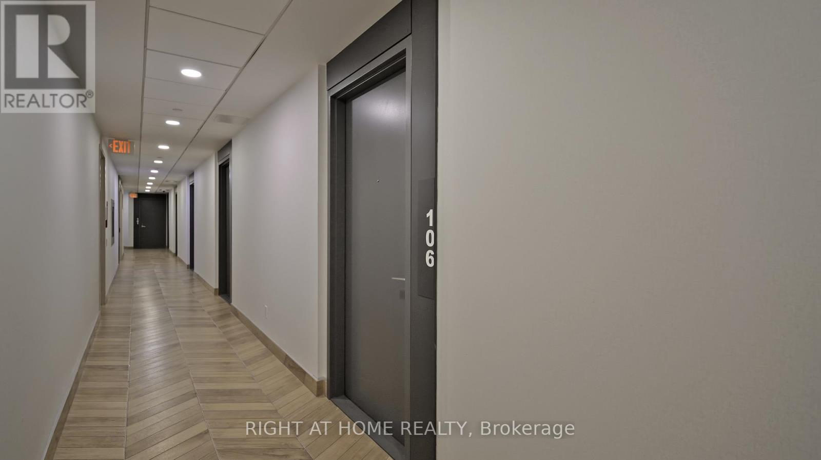 Th106 - 15 Bruyeres Mews, Toronto, Ontario  M5V 0A7 - Photo 8 - C12642638