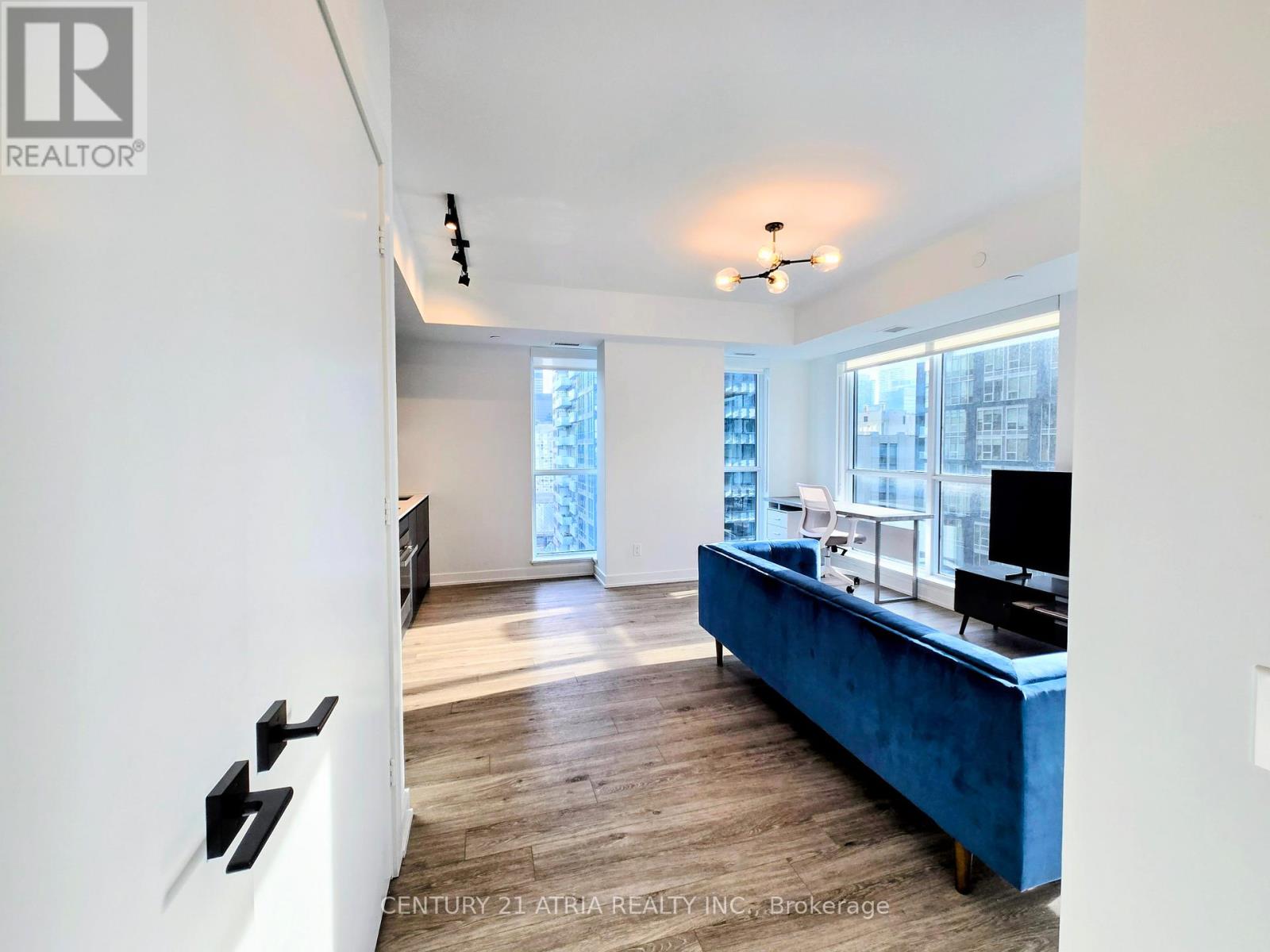 1902 - 327 King Street, Toronto, Ontario  M5V 0W7 - Photo 10 - C12642660