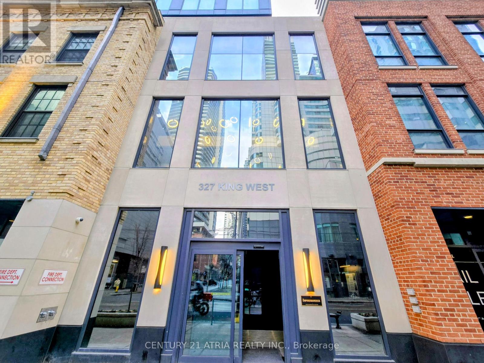 1902 - 327 King Street, Toronto, Ontario  M5V 0W7 - Photo 2 - C12642660