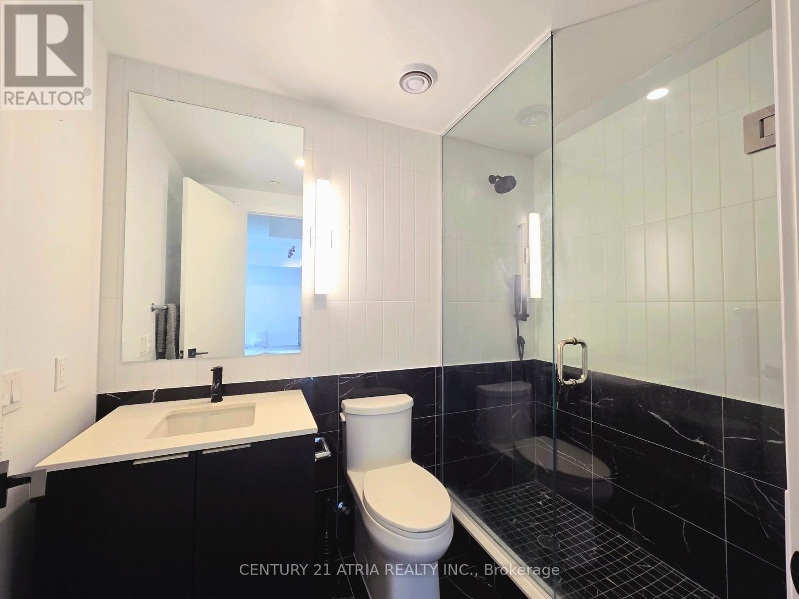 1902 - 327 King Street, Toronto, Ontario  M5V 0W7 - Photo 7 - C12642660