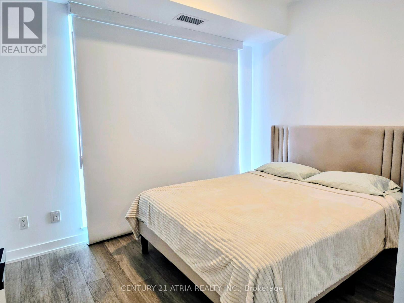 1902 - 327 King Street, Toronto, Ontario  M5V 0W7 - Photo 8 - C12642660