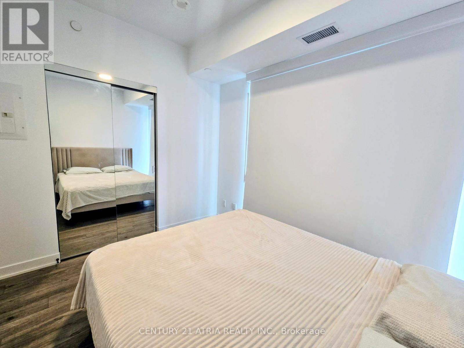 1902 - 327 King Street, Toronto, Ontario  M5V 0W7 - Photo 9 - C12642660