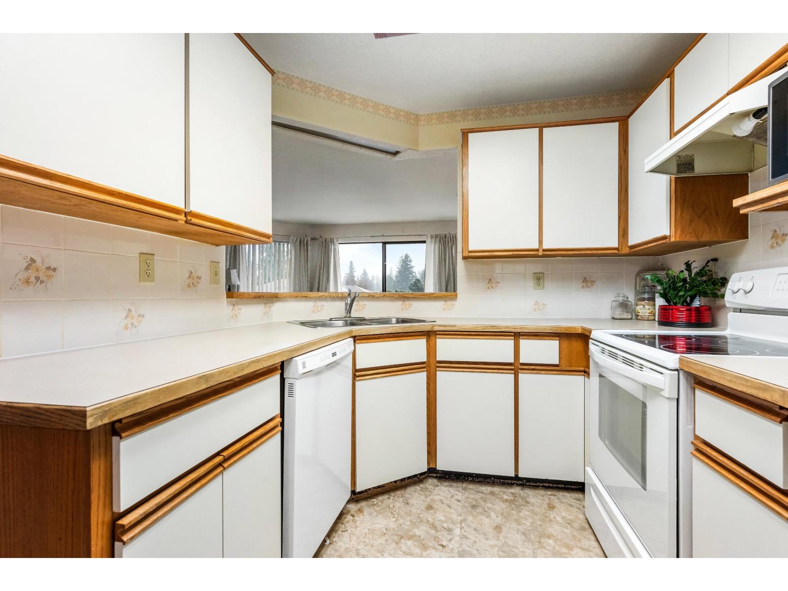 202 33233 E Bourquin Crescent, Abbotsford, British Columbia  V2S 1Y2 - Photo 9 - R3074356