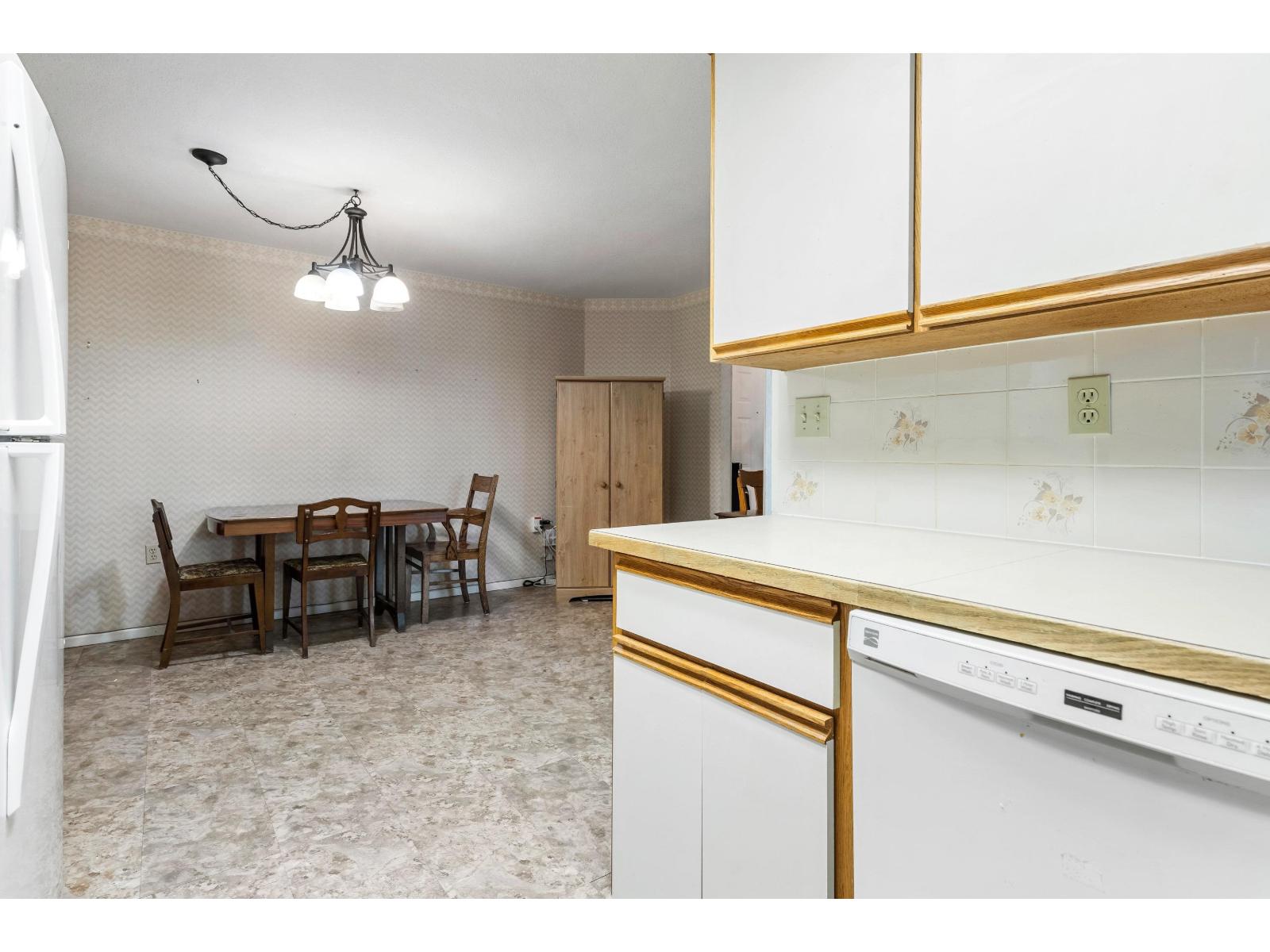 202 33233 E Bourquin Crescent, Abbotsford, British Columbia  V2S 1Y2 - Photo 11 - R3074356