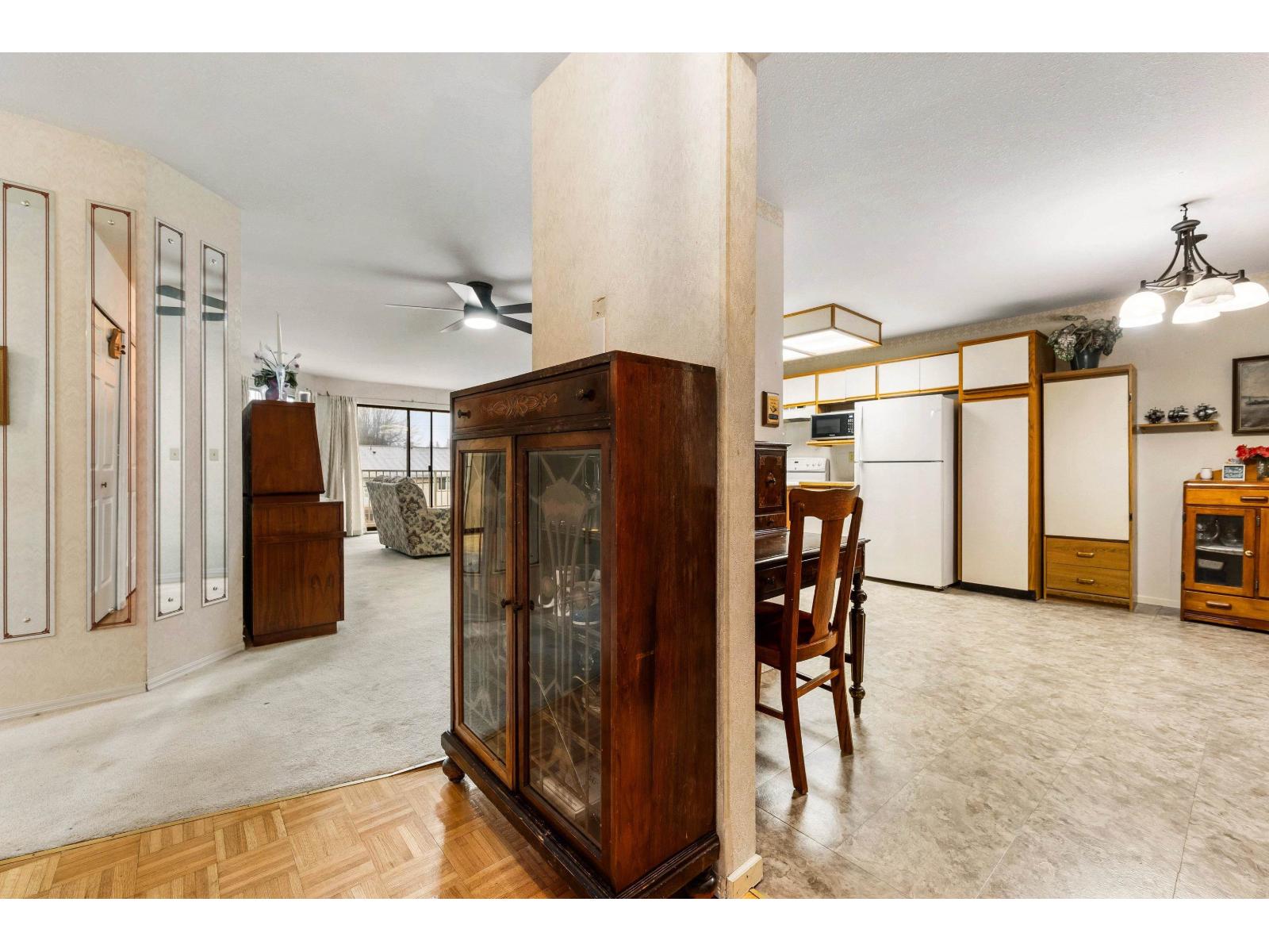 202 33233 E Bourquin Crescent, Abbotsford, British Columbia  V2S 1Y2 - Photo 5 - R3074356