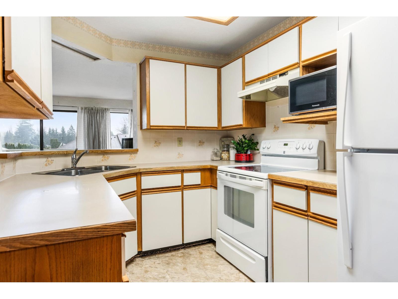 202 33233 E Bourquin Crescent, Abbotsford, British Columbia  V2S 1Y2 - Photo 8 - R3074356