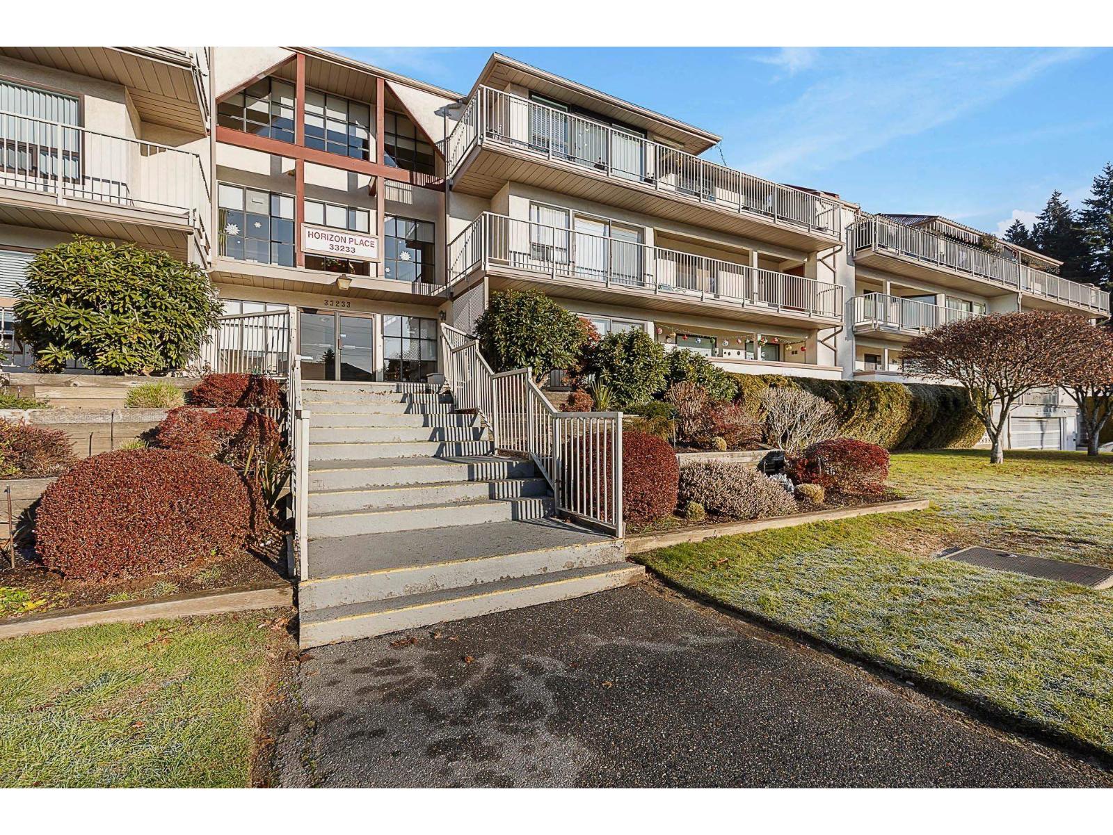 202 33233 E Bourquin Crescent, Abbotsford, British Columbia  V2S 1Y2 - Photo 3 - R3074356