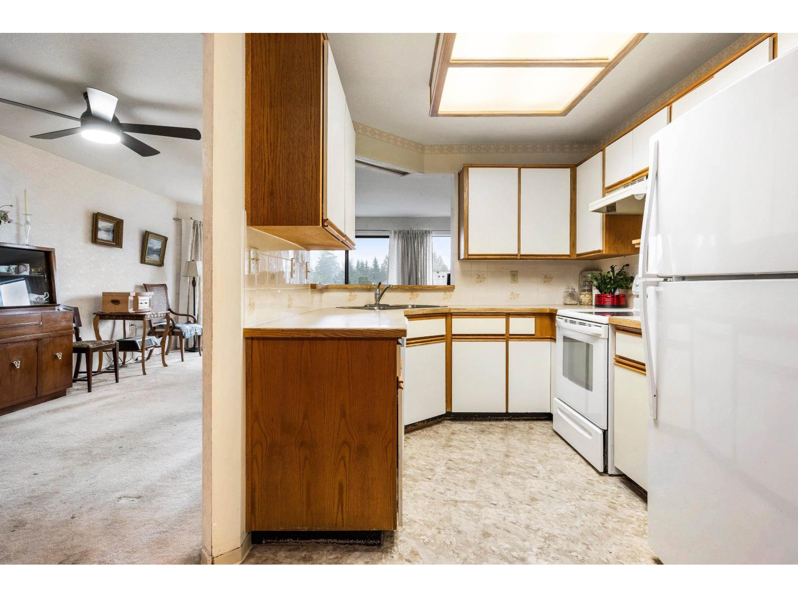 202 33233 E Bourquin Crescent, Abbotsford, British Columbia  V2S 1Y2 - Photo 7 - R3074356