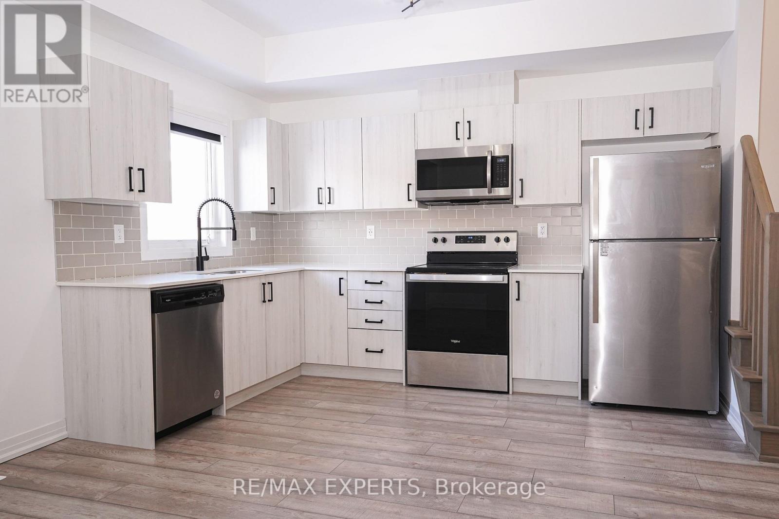 108 Fairlane Avenue, Barrie (Painswick South), Ontario  L9J 0M5 - Photo 10 - S12642720