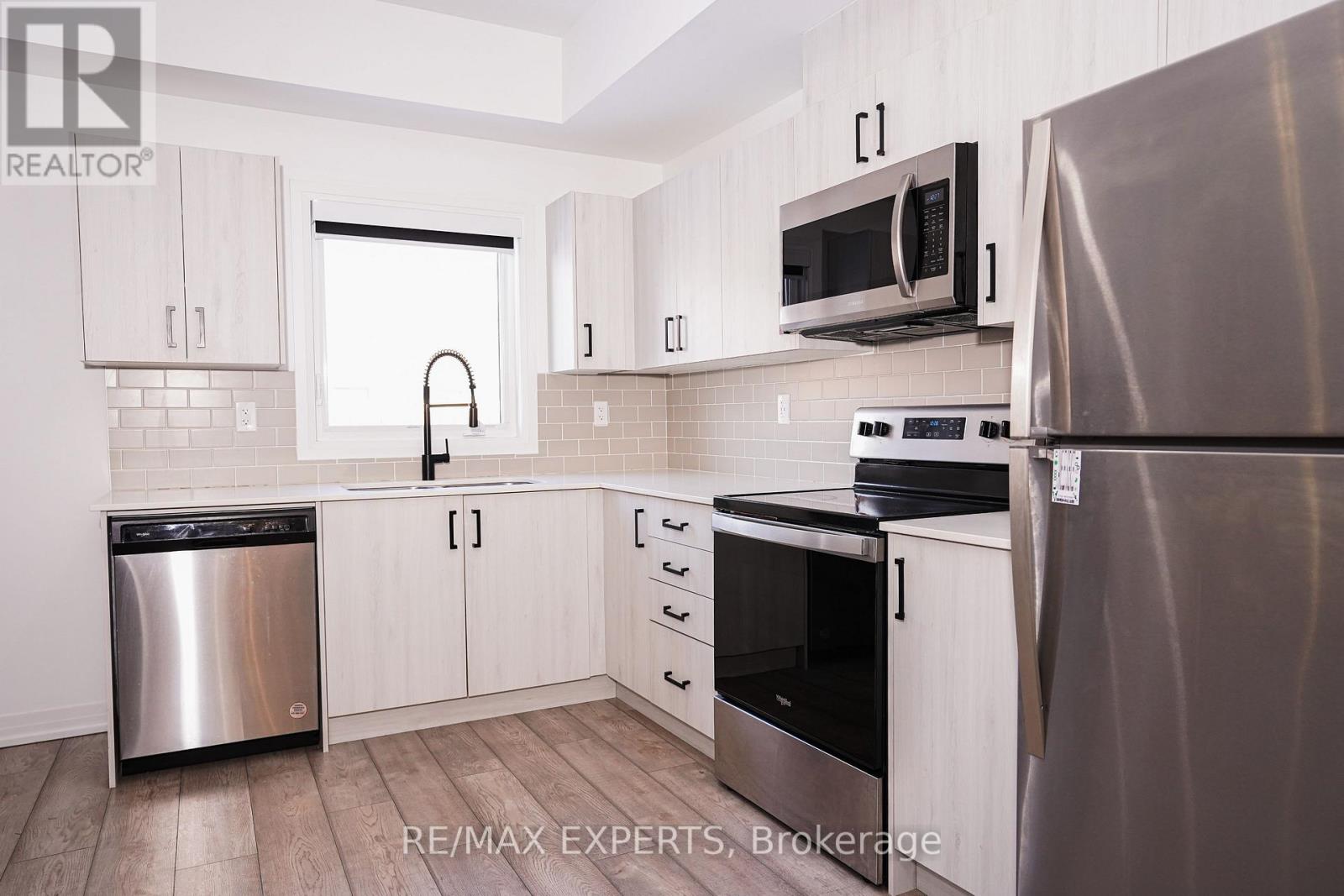 108 Fairlane Avenue, Barrie (Painswick South), Ontario  L9J 0M5 - Photo 11 - S12642720